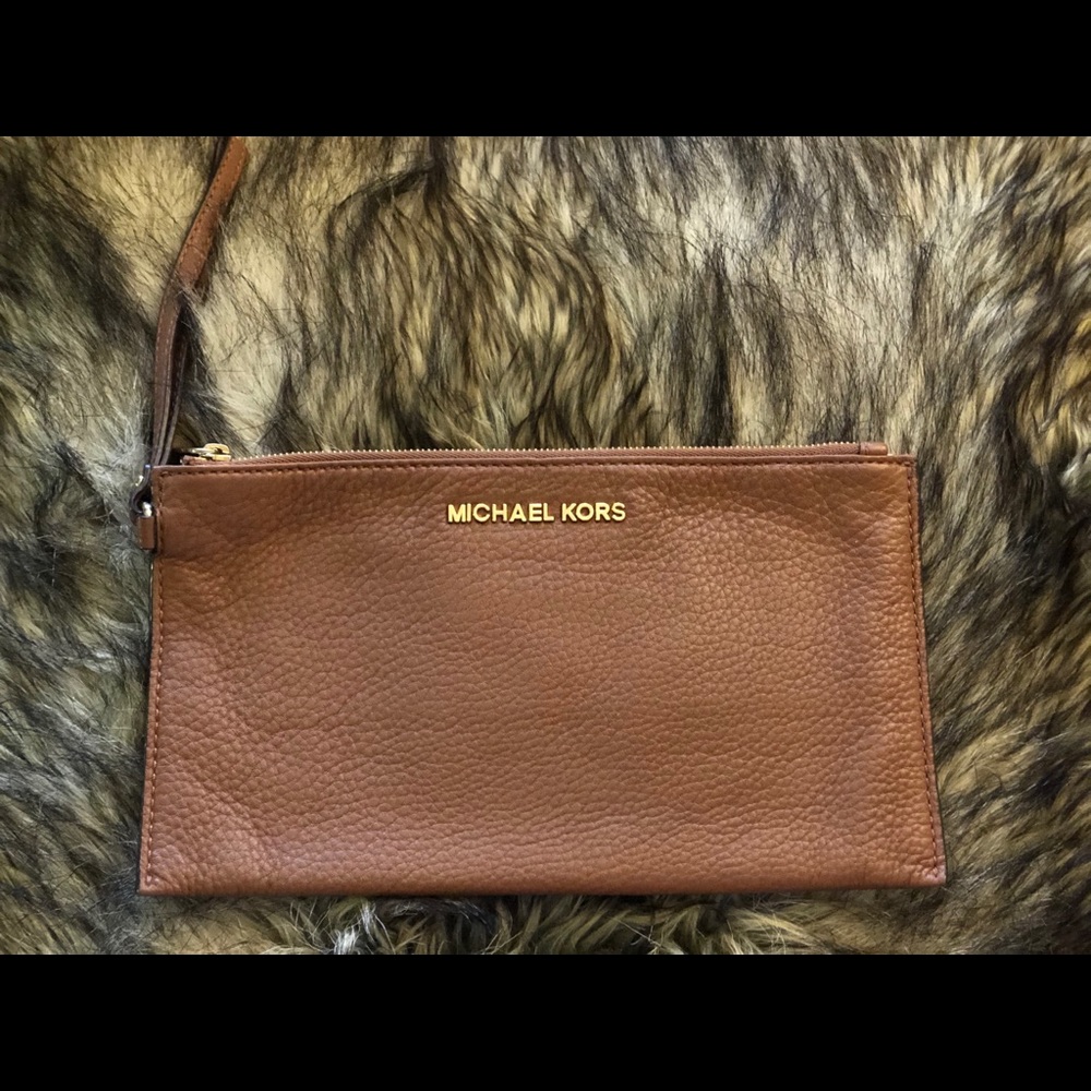 *Authentic* Michael Kors Wristlet
